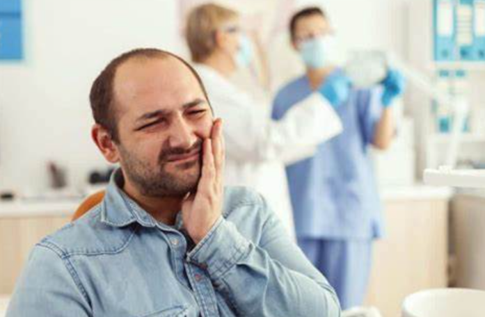 Sau bọc răng sứ bao lâu thì bình thường?
Sau khi bọc răng sứ, nhiều người thắc mắc không biết mất...