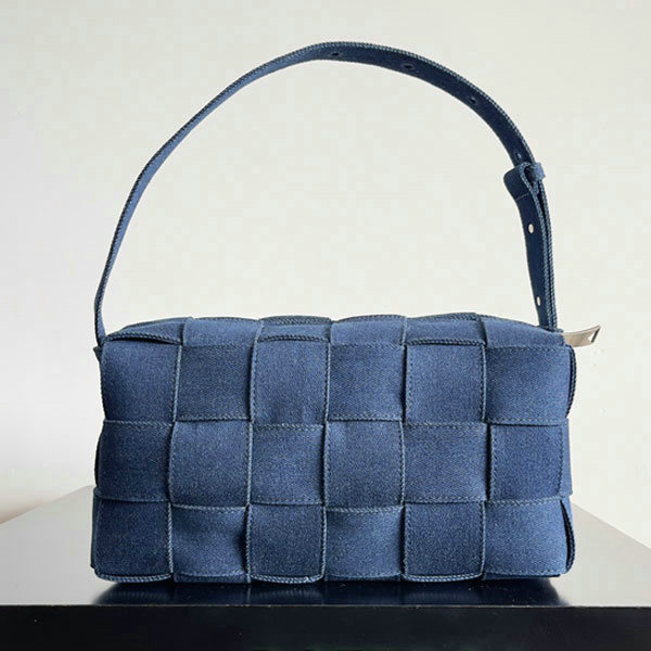 Bottega Veneta Dustbag手拿包｜極簡質感展現義大利工藝魅力
在精品界中，<a href=" www.bv bags.com/" Bottega Veneta</a ...